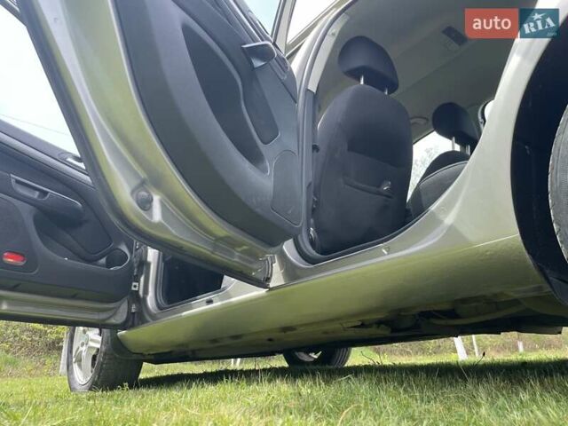 Серый Шкода Октавия, объемом двигателя 2 л и пробегом 247 тыс. км за 5300 $, фото 14 на Automoto.ua