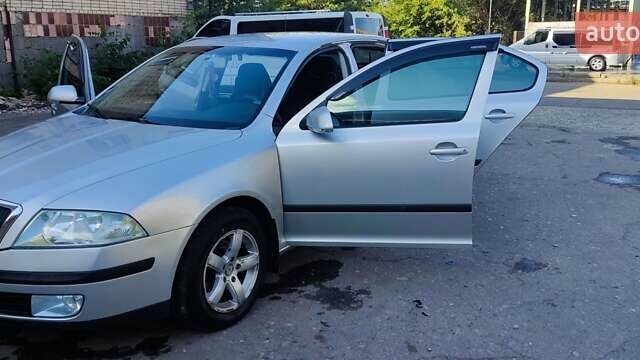 Серый Шкода Октавия, объемом двигателя 1.6 л и пробегом 213 тыс. км за 6900 $, фото 1 на Automoto.ua