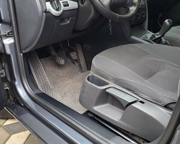 Серый Шкода Октавия, объемом двигателя 1.6 л и пробегом 111 тыс. км за 6000 $, фото 9 на Automoto.ua