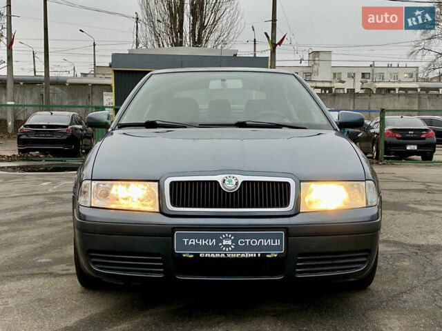 Серый Шкода Октавия, объемом двигателя 1.6 л и пробегом 266 тыс. км за 4900 $, фото 1 на Automoto.ua