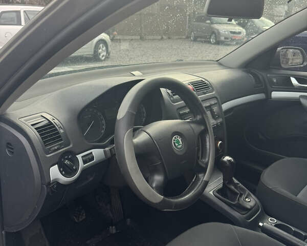 Серый Шкода Октавия, объемом двигателя 1.6 л и пробегом 290 тыс. км за 5600 $, фото 10 на Automoto.ua