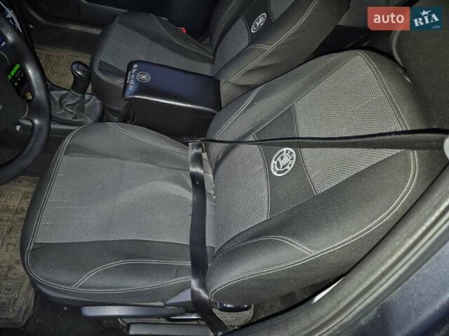 Серый Шкода Октавия, объемом двигателя 1.6 л и пробегом 241 тыс. км за 5300 $, фото 5 на Automoto.ua