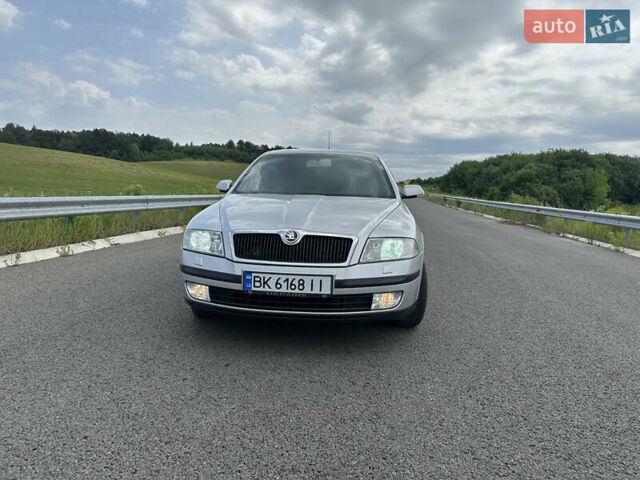 Серый Шкода Октавия, объемом двигателя 1.6 л и пробегом 267 тыс. км за 5400 $, фото 1 на Automoto.ua