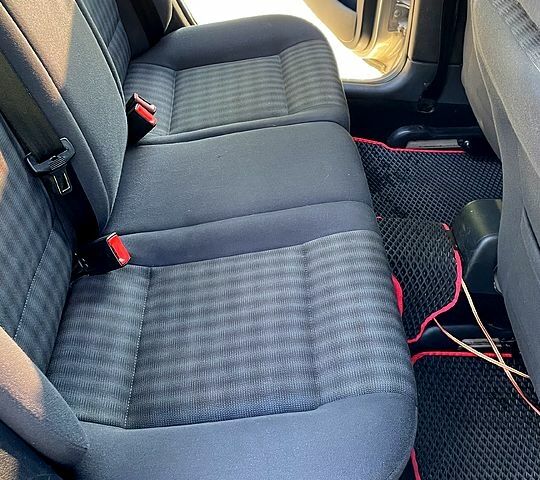 Серый Шкода Октавия, объемом двигателя 1.6 л и пробегом 265 тыс. км за 5300 $, фото 6 на Automoto.ua