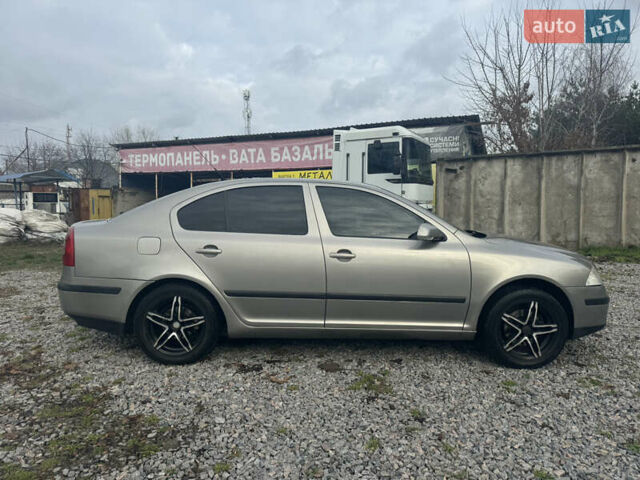 Серый Шкода Октавия, объемом двигателя 1.6 л и пробегом 290 тыс. км за 5600 $, фото 3 на Automoto.ua