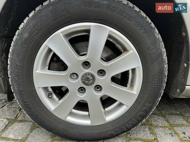 Серый Шкода Октавия, объемом двигателя 1.6 л и пробегом 234 тыс. км за 6999 $, фото 20 на Automoto.ua