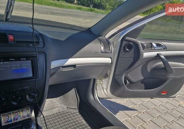 Сірий Шкода Октавія, об'ємом двигуна 1.6 л та пробігом 300 тис. км за 6500 $, фото 4 на Automoto.ua