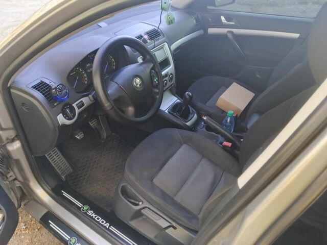 Сірий Шкода Октавія, об'ємом двигуна 1.6 л та пробігом 340 тис. км за 5500 $, фото 7 на Automoto.ua