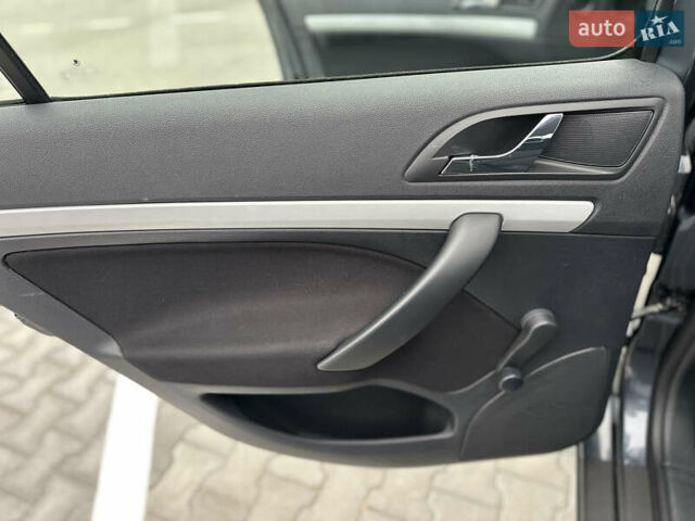 Серый Шкода Октавия, объемом двигателя 1.6 л и пробегом 201 тыс. км за 7300 $, фото 19 на Automoto.ua