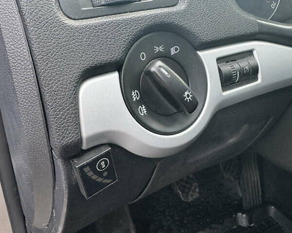 Серый Шкода Октавия, объемом двигателя 1.6 л и пробегом 290 тыс. км за 5600 $, фото 12 на Automoto.ua