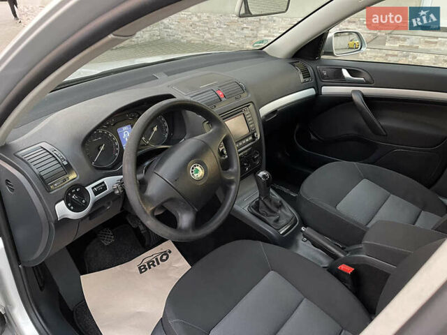 Серый Шкода Октавия, объемом двигателя 1.6 л и пробегом 257 тыс. км за 5800 $, фото 6 на Automoto.ua