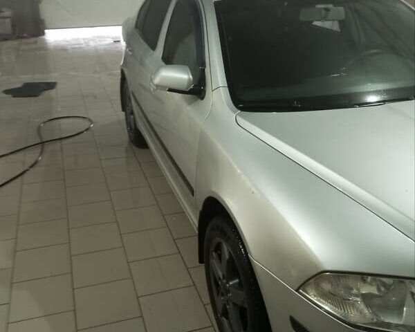 Серый Шкода Октавия, объемом двигателя 1.6 л и пробегом 215 тыс. км за 4900 $, фото 2 на Automoto.ua