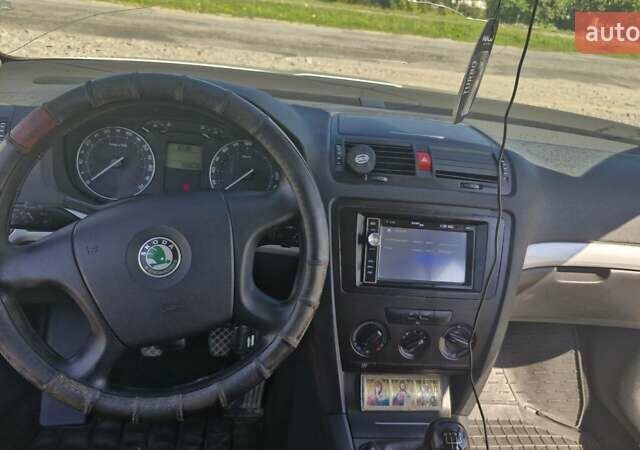 Сірий Шкода Октавія, об'ємом двигуна 1.6 л та пробігом 300 тис. км за 6500 $, фото 6 на Automoto.ua