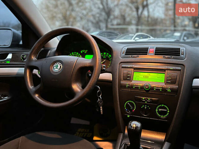 Серый Шкода Октавия, объемом двигателя 1.6 л и пробегом 250 тыс. км за 5850 $, фото 15 на Automoto.ua