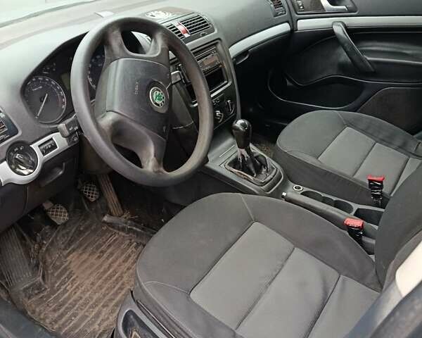 Серый Шкода Октавия, объемом двигателя 1.6 л и пробегом 260 тыс. км за 3000 $, фото 1 на Automoto.ua