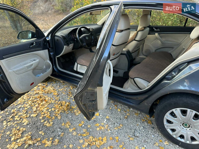 Шкода Октавия 2007 в Днепре (Днепропетровске) на Automoto.ua Серый Шкода Октавия, объемом двигателя 1.6 л и пробегом 338 тыс. км за 5700 $, фото 9 на Automoto.ua