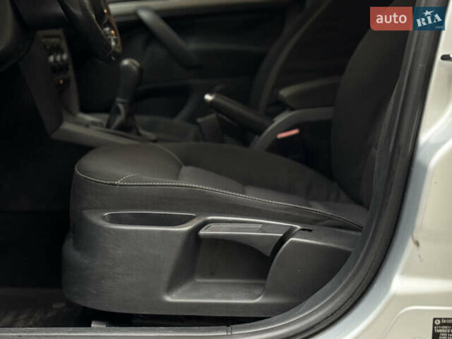 Сірий Шкода Октавія, об'ємом двигуна 2 л та пробігом 301 тис. км за 6150 $, фото 25 на Automoto.ua