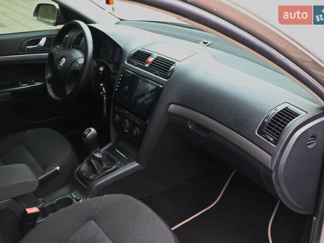 Сірий Шкода Октавія, об'ємом двигуна 1.6 л та пробігом 320 тис. км за 5999 $, фото 13 на Automoto.ua