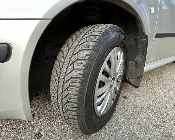 Сірий Шкода Октавія, об'ємом двигуна 1.6 л та пробігом 225 тис. км за 5100 $, фото 8 на Automoto.ua