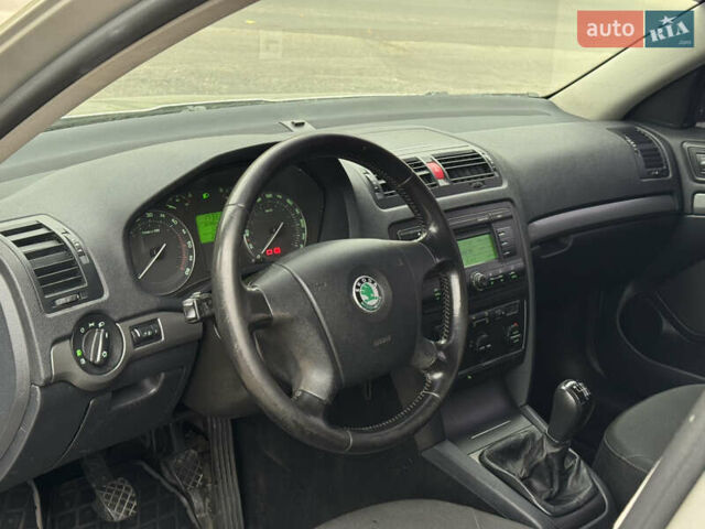 Шкода Октавия 2007 в Николаеве на Automoto.ua Серый Шкода Октавия, объемом двигателя 1.97 л и пробегом 295 тыс. км за 6199 $, фото 13 на Automoto.ua