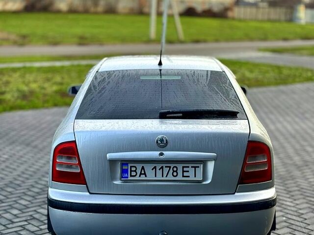 Серый Шкода Октавия, объемом двигателя 1.6 л и пробегом 220 тыс. км за 4999 $, фото 2 на Automoto.ua