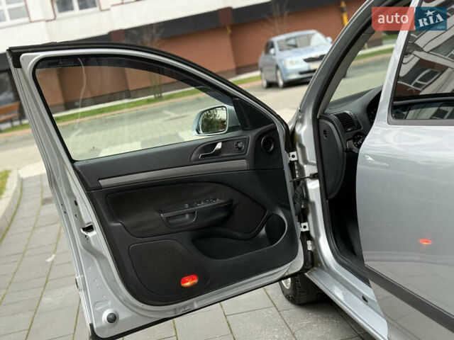 Сірий Шкода Октавія, об'ємом двигуна 2 л та пробігом 301 тис. км за 6150 $, фото 21 на Automoto.ua