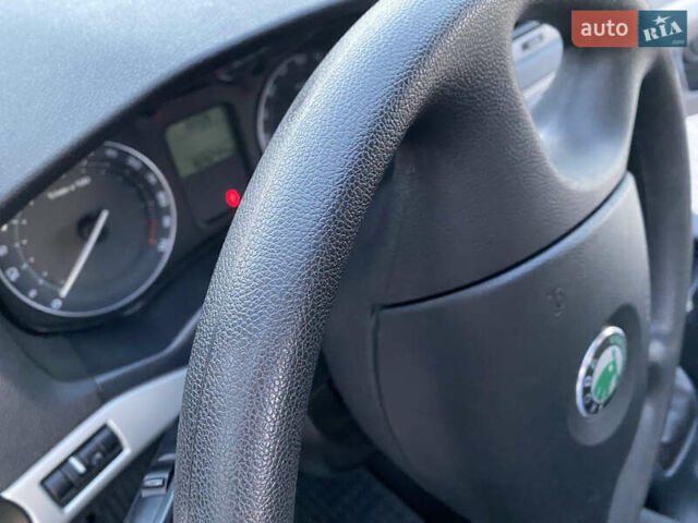 Шкода Октавия 2007 в Борщеве на Automoto.ua Серый Шкода Октавия, объемом двигателя 1.6 л и пробегом 169 тыс. км за 7900 $, фото 10 на Automoto.ua