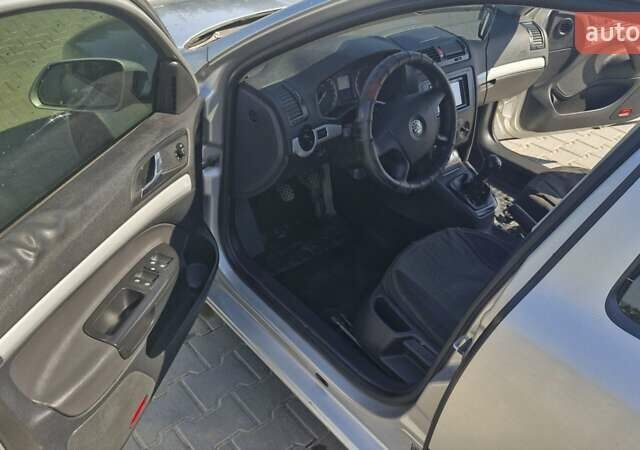 Сірий Шкода Октавія, об'ємом двигуна 1.6 л та пробігом 300 тис. км за 6500 $, фото 7 на Automoto.ua