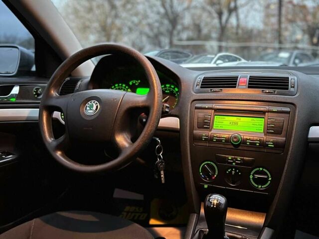 Серый Шкода Октавия, объемом двигателя 1.6 л и пробегом 250 тыс. км за 5850 $, фото 15 на Automoto.ua