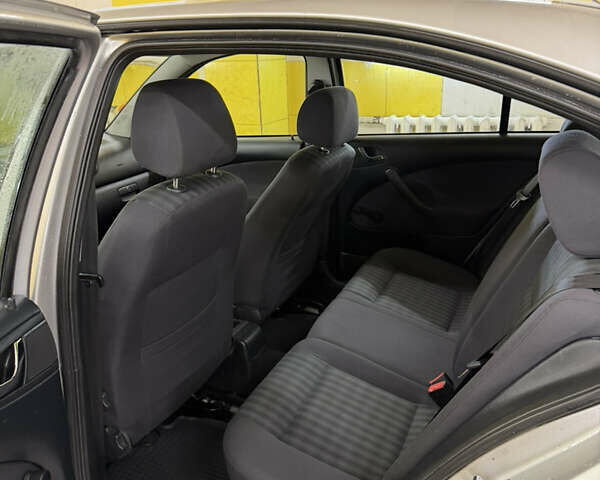 Серый Шкода Октавия, объемом двигателя 1.6 л и пробегом 284 тыс. км за 5700 $, фото 7 на Automoto.ua