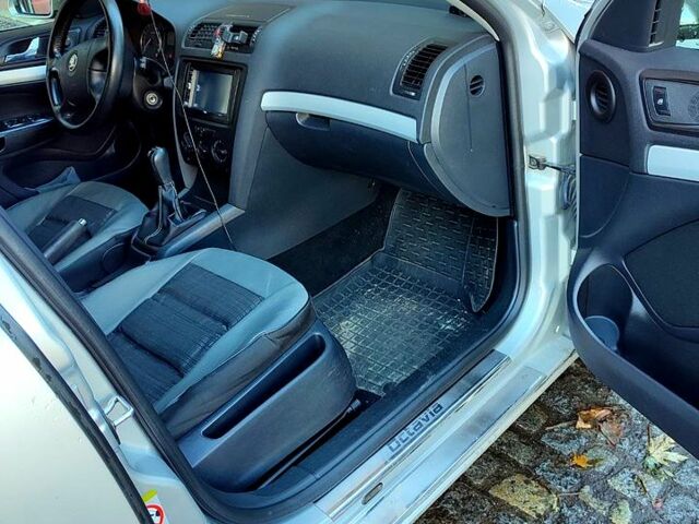 Серый Шкода Октавия, объемом двигателя 1.6 л и пробегом 245 тыс. км за 6000 $, фото 5 на Automoto.ua