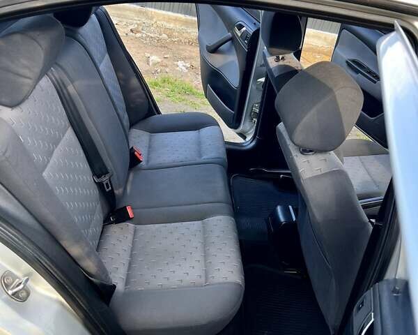 Серый Шкода Октавия, объемом двигателя 1.6 л и пробегом 218 тыс. км за 5200 $, фото 9 на Automoto.ua