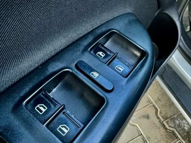Сірий Шкода Октавія, об'ємом двигуна 1.6 л та пробігом 225 тис. км за 6300 $, фото 7 на Automoto.ua
