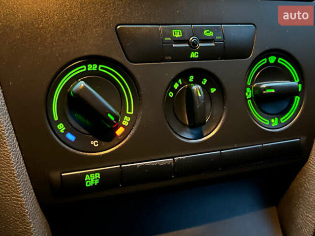 Серый Шкода Октавия, объемом двигателя 1.6 л и пробегом 250 тыс. км за 5850 $, фото 11 на Automoto.ua