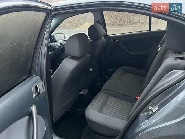 Сірий Шкода Октавія, об'ємом двигуна 1.8 л та пробігом 310 тис. км за 3950 $, фото 32 на Automoto.ua