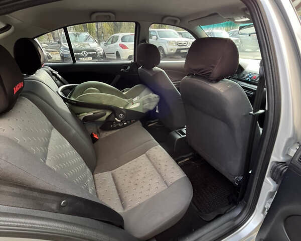 Сірий Шкода Октавія, об'ємом двигуна 1.6 л та пробігом 225 тис. км за 5100 $, фото 12 на Automoto.ua