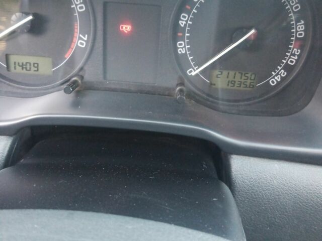 Сірий Шкода Октавія, об'ємом двигуна 1.6 л та пробігом 211 тис. км за 3000 $, фото 4 на Automoto.ua