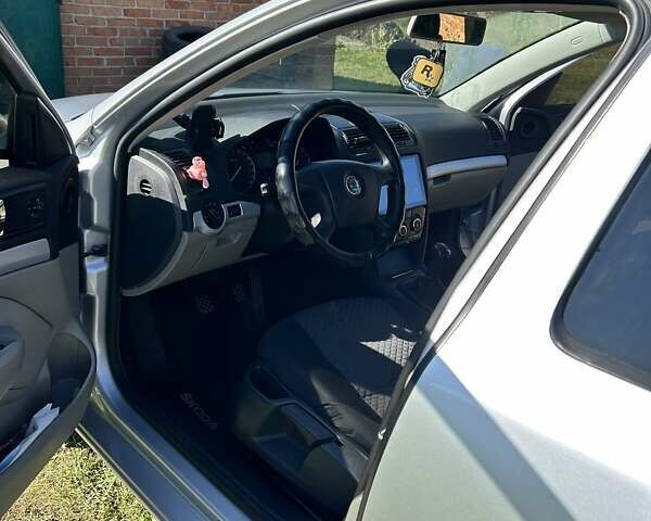 Сірий Шкода Октавія, об'ємом двигуна 1.8 л та пробігом 270 тис. км за 6300 $, фото 4 на Automoto.ua