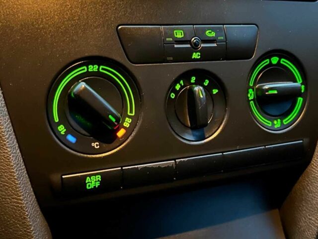 Серый Шкода Октавия, объемом двигателя 1.6 л и пробегом 250 тыс. км за 5850 $, фото 11 на Automoto.ua