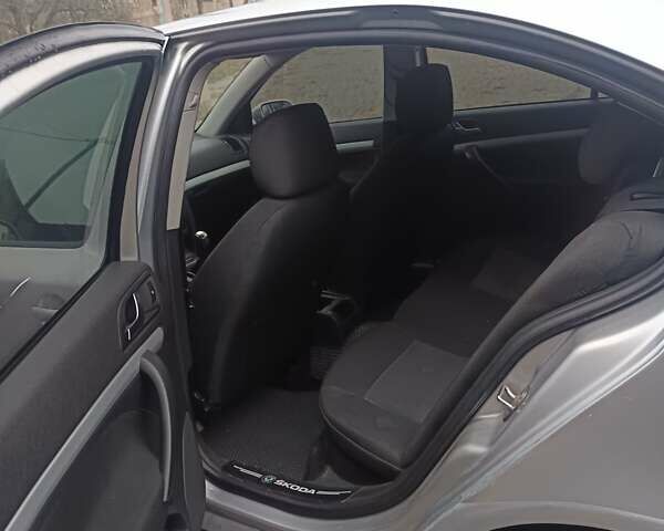 Сірий Шкода Октавія, об'ємом двигуна 1.6 л та пробігом 270 тис. км за 4800 $, фото 10 на Automoto.ua
