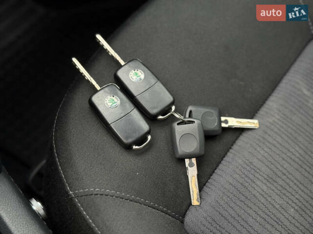 Сірий Шкода Октавія, об'ємом двигуна 2 л та пробігом 301 тис. км за 6150 $, фото 42 на Automoto.ua