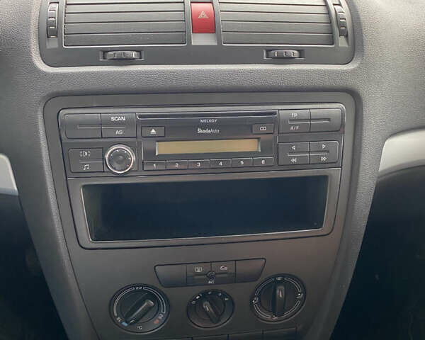 Сірий Шкода Октавія, об'ємом двигуна 1.6 л та пробігом 205 тис. км за 5999 $, фото 8 на Automoto.ua