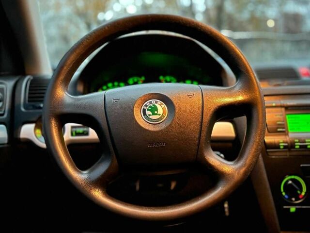 Серый Шкода Октавия, объемом двигателя 1.6 л и пробегом 250 тыс. км за 5850 $, фото 7 на Automoto.ua