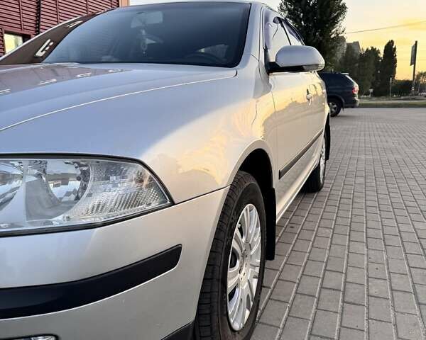 Сірий Шкода Октавія, об'ємом двигуна 1.6 л та пробігом 215 тис. км за 6500 $, фото 3 на Automoto.ua