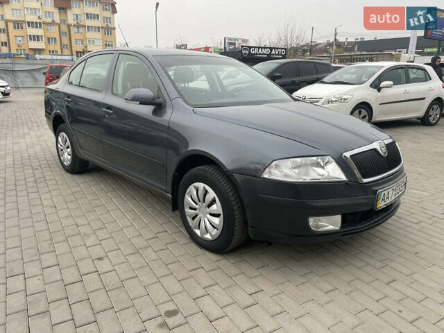 Серый Шкода Октавия, объемом двигателя 1.6 л и пробегом 120 тыс. км за 4800 $, фото 2 на Automoto.ua