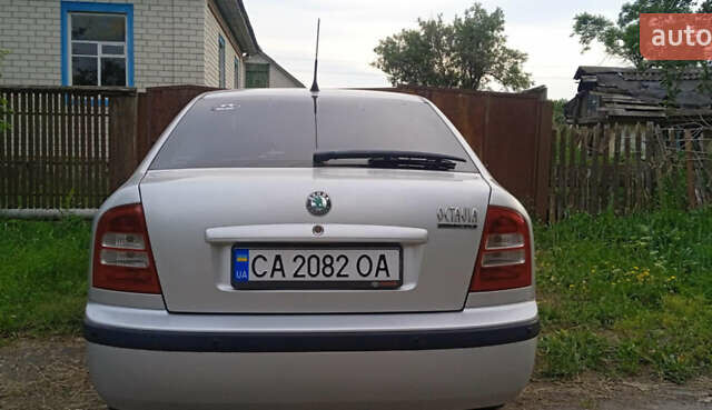 Серый Шкода Октавия, объемом двигателя 1.6 л и пробегом 220 тыс. км за 5800 $, фото 2 на Automoto.ua