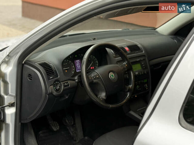 Сірий Шкода Октавія, об'ємом двигуна 2 л та пробігом 301 тис. км за 6150 $, фото 23 на Automoto.ua