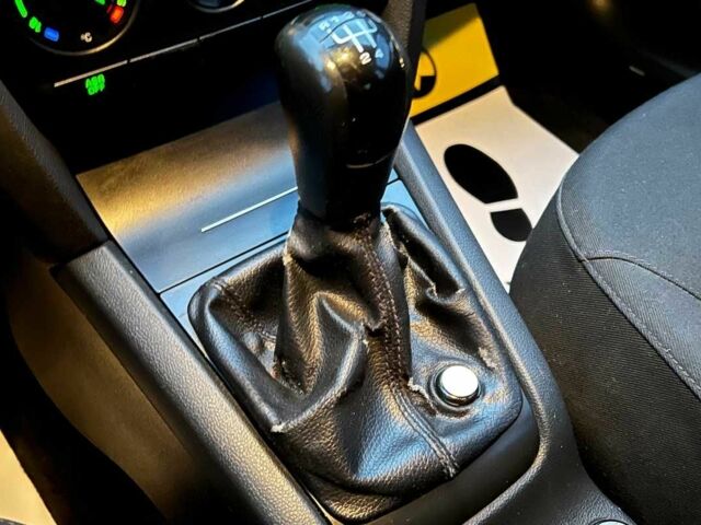 Серый Шкода Октавия, объемом двигателя 1.6 л и пробегом 250 тыс. км за 5850 $, фото 12 на Automoto.ua