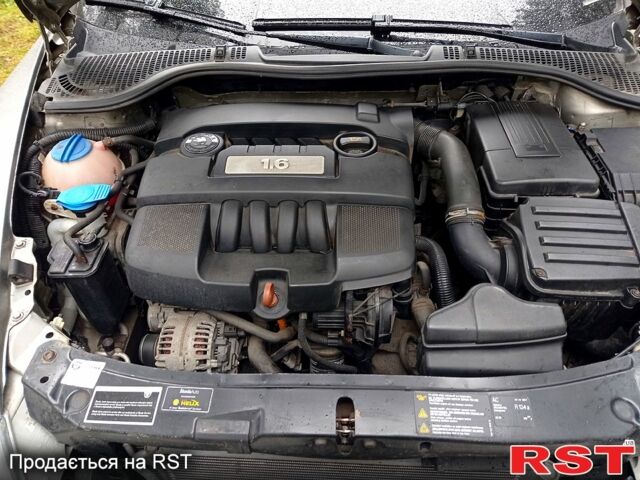 Серый Шкода Октавия, объемом двигателя 1.6 л и пробегом 234 тыс. км за 6000 $, фото 3 на Automoto.ua