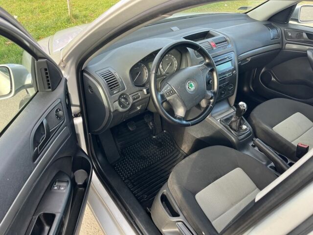 Серый Шкода Октавия, объемом двигателя 1.9 л и пробегом 258 тыс. км за 2892 $, фото 7 на Automoto.ua